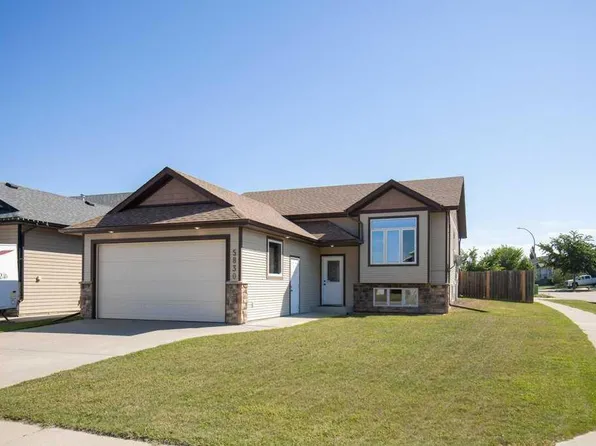 5830 S Panorama Dr, Blackfalds, AB T4M 0G6