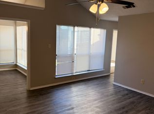 201 Valley Spring Dr, Arlington, TX 76018