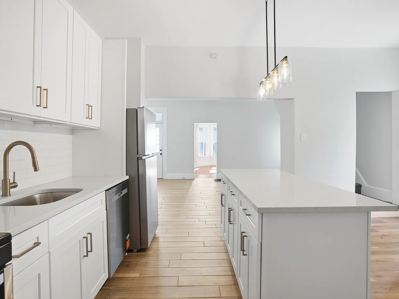 3 bed, 1.5 bath, 2946 sqft, $3,500 — Photo 3