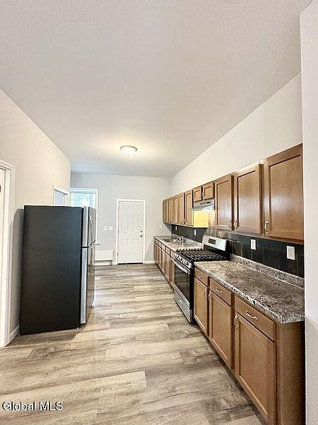 3rd image of 28 Albany Street