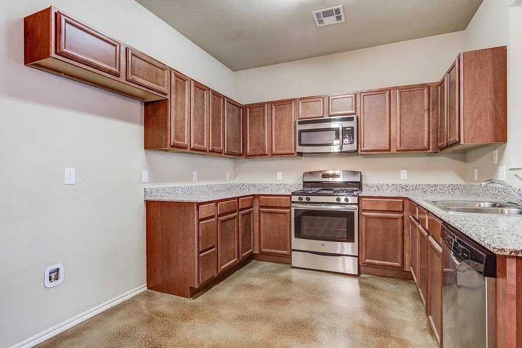 3 bed, 1250 sqft, $1,500 — Photo 3