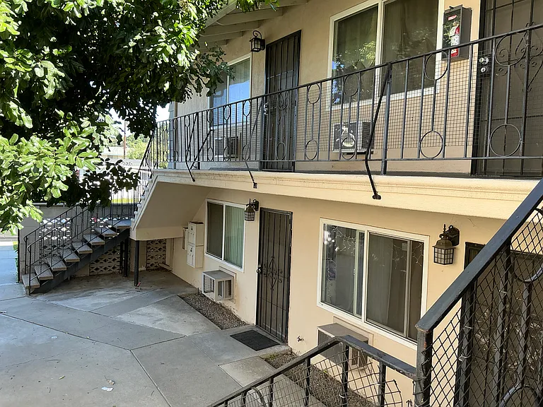 645 Scott Pl #6 — Photo 3