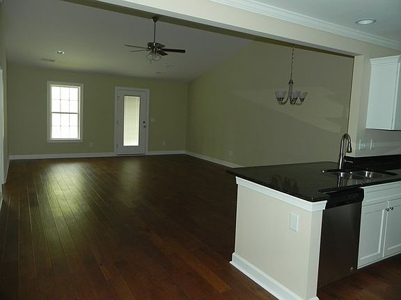 4th image of 134 Oxford Dr
