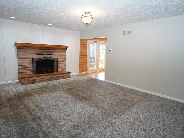 5707 N Bogart Ln — Photo 8