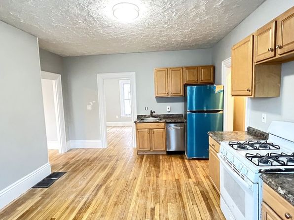 31 Ridgeway St APT 1