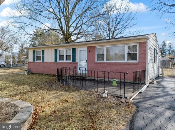 90 Holly Dr, Trappe, PA 19426