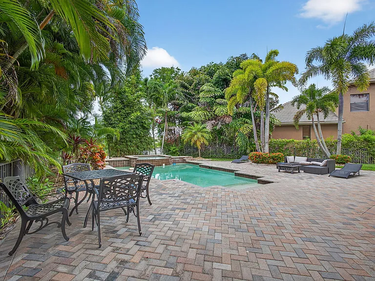 3501 Collonade Dr — Photo 35