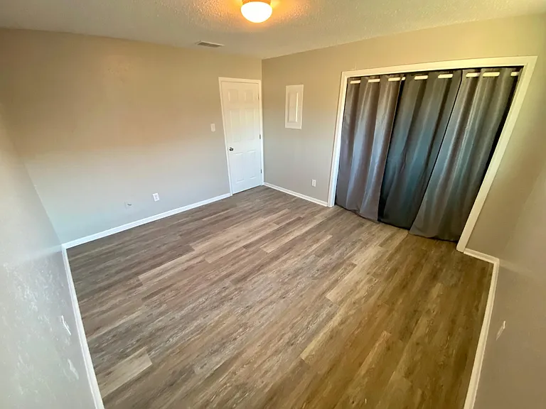 2413 Valley Forge Ave #D — Photo 8