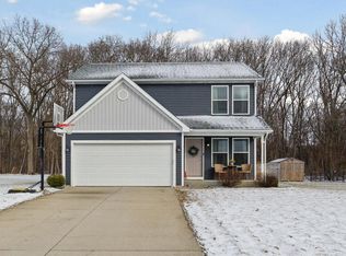 69673 Fox Xing, Edwardsburg, MI 49112