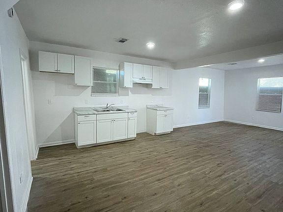 4th image of 34 La Main Ct