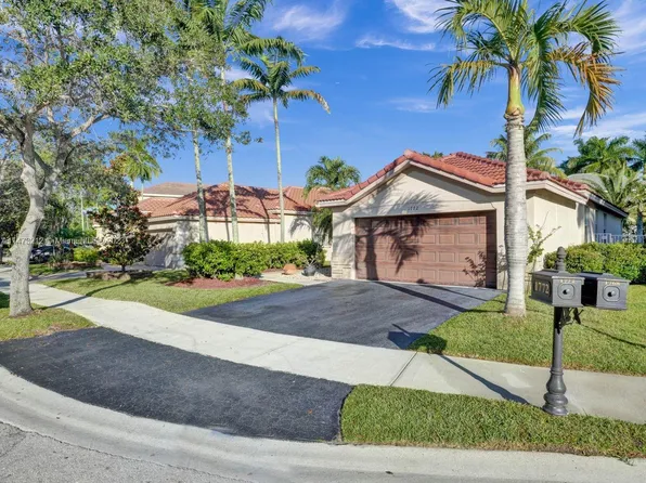 1772 Aspen Ln, Weston, FL 33327