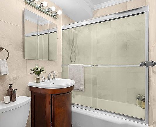 4th image of 321 E 45th St APT 8A