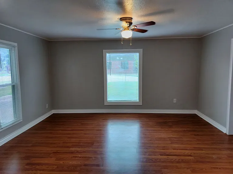 225 E Edwards St — Photo 5