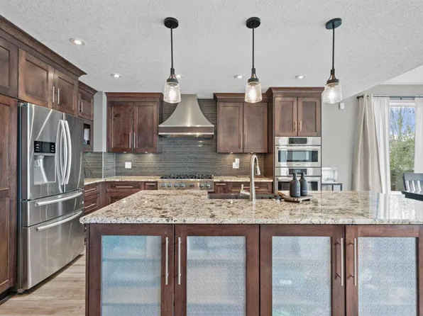 31 N Brightondale Close SE, Calgary, AB T2Z 4M6