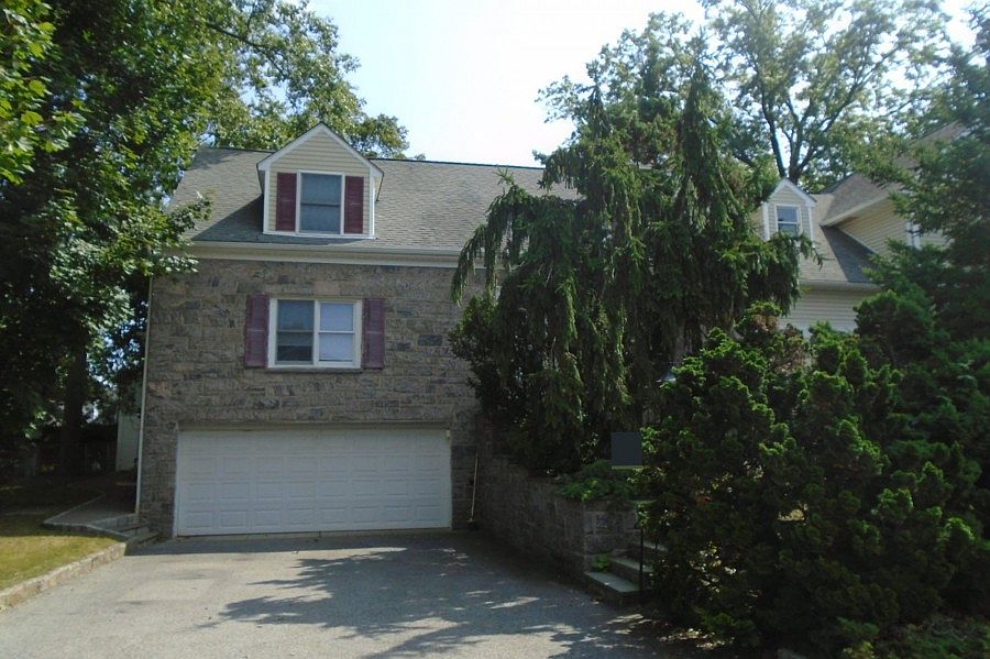 1st image of 27 Rose Ave