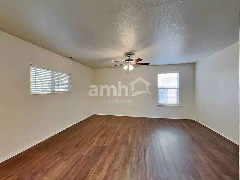 372 W Wood Owl Dr — Photo 6