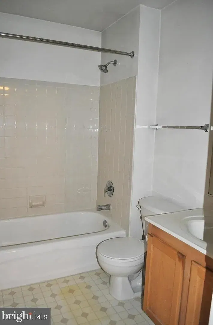 3 bed, 2.5 bath, 1600 sqft, $2,200 — Photo 1
