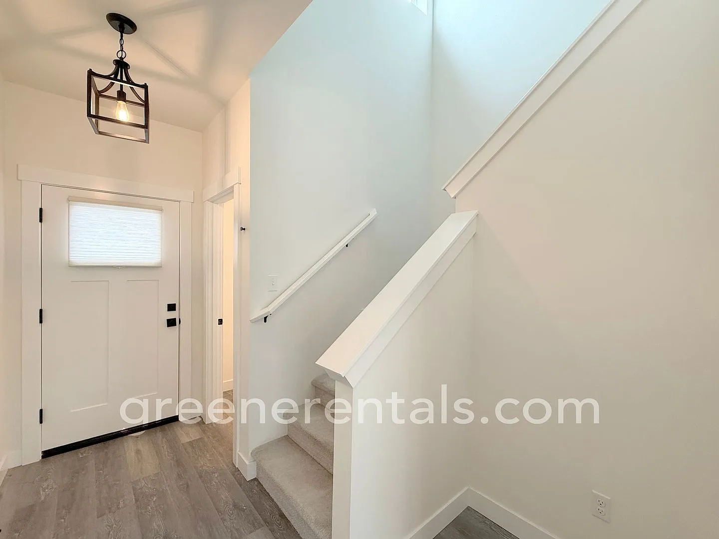 3BR/2.5BA Olympia Townhome — Photo 2