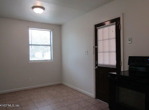 5th image of 352 WILDWOOD Lane