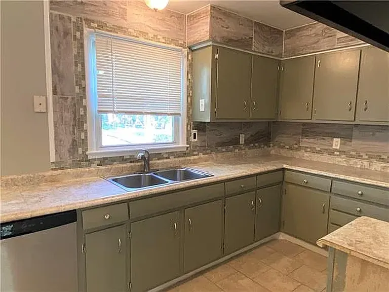 3407 N Pleasant St — Photo 2