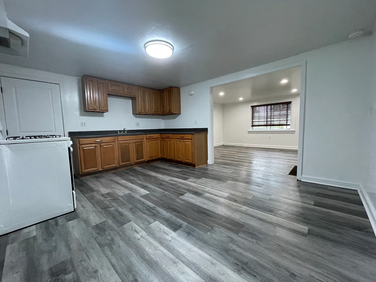 2 bed, 700 sqft, $1,100 — Photo 3