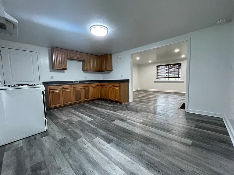 2902 Sheridan Ave — Photo 3