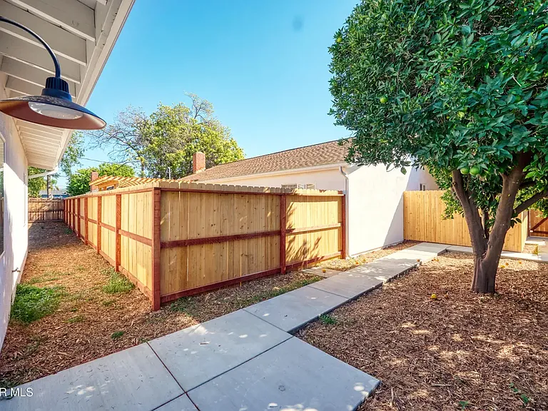 219 Sandberg St #B — Photo 30