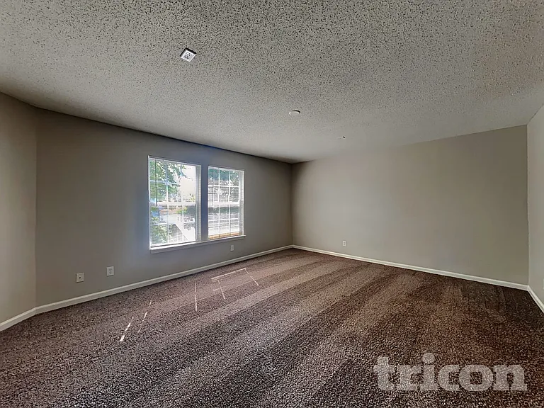 2117 Westmere Dr — Photo 17