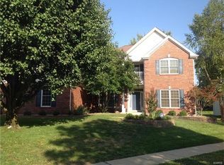17146 Hillcrest Meadow Dr, Chesterfield, MO 63005