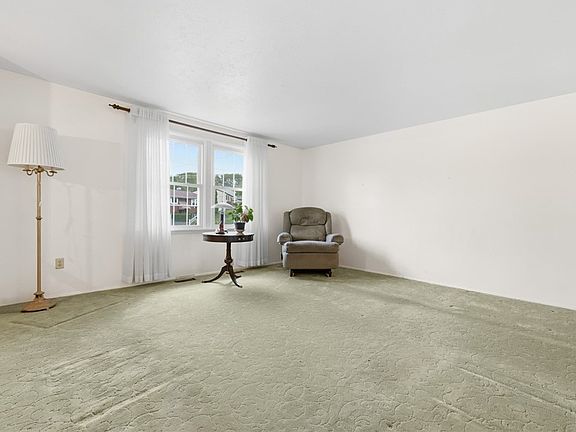 5th image of 487 Tivoli Rd