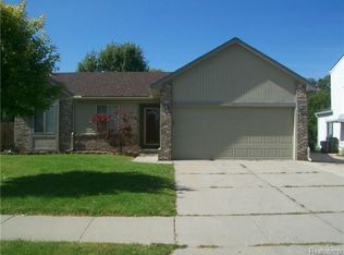 32717 Robeson St, Saint Clair Shores, MI