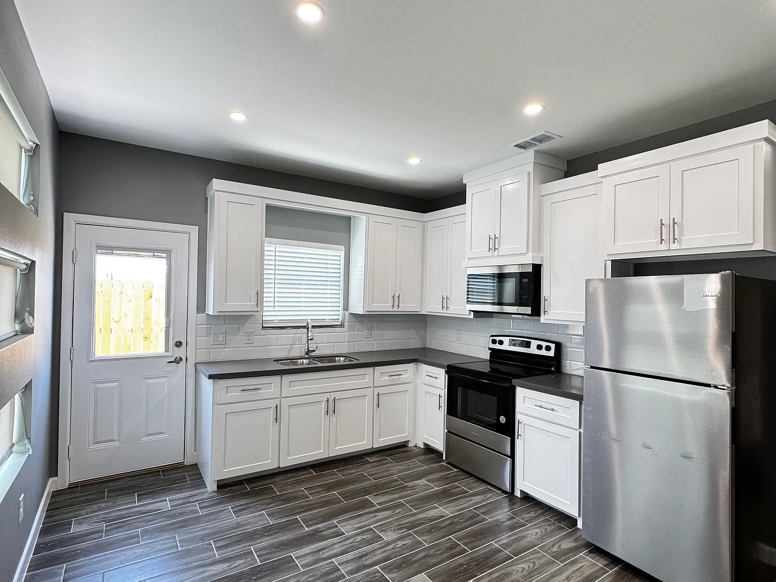 3 bed, 1092 sqft, $1,350 — Photo 3