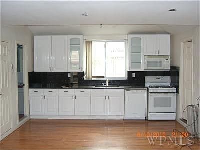 2nd image of 833 Wilcox Ave
