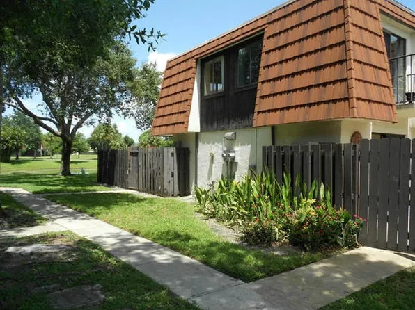 2201 White Pine Circle #D, Greenacres, FL 33415