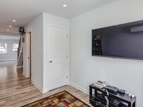 4th image of 312 1/2 N Henry St