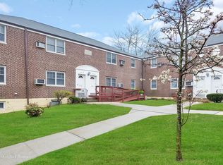 6314 252nd St, Little Neck, NY 11362