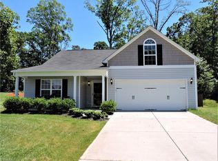 832 Leach Ave, Thomasville, NC 27360