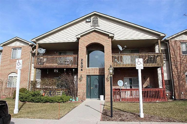 1st image of 2504 Eagles Cir Unit 4