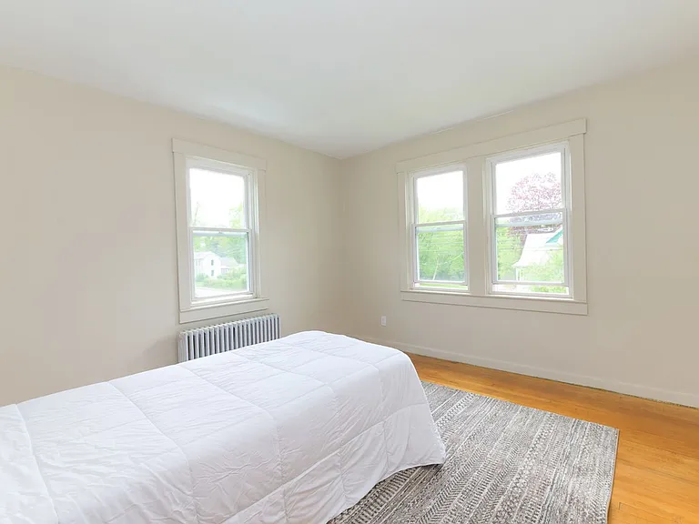 800 Simonds Rd — Photo 16