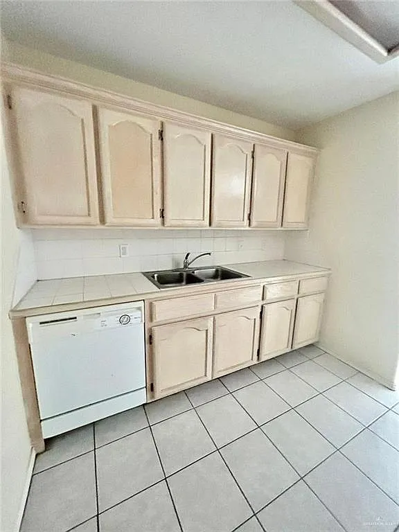 2 bed, 2.0 bath, 898 sqft, $830 — Photo 4