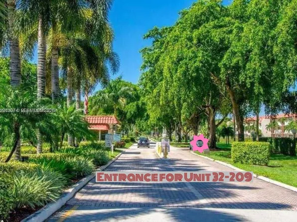 8980 S Hollybrook Blvd APT 209, Pembroke Pines, FL 33025