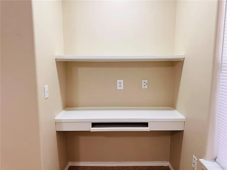 2105 W Western Dr #2 — Photo 12