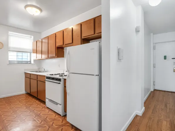 2410 Davidson Avenue image 4 of 5