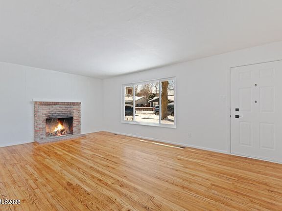 3rd image of 810 Lahontan Way