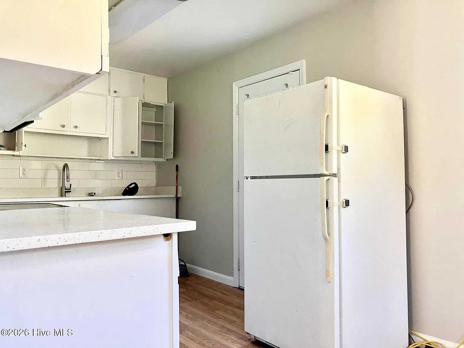 3 bed, 1.0 bath, 1025 sqft, $1,595 — Photo 3
