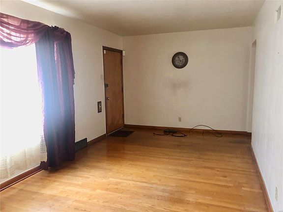 2nd image of 1905 Coleridge Dr