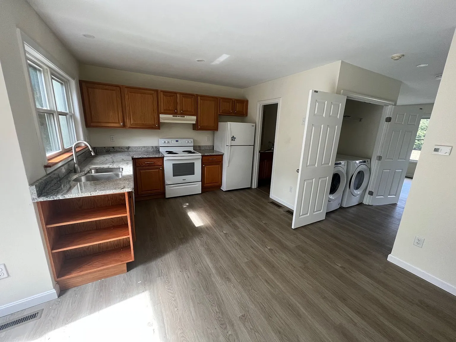CENTERVILLE ASSOCIATES INC. - HOLLY HILL APARTMENTS — Photo 3
