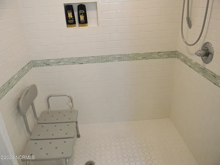 323 Front St — Photo 8