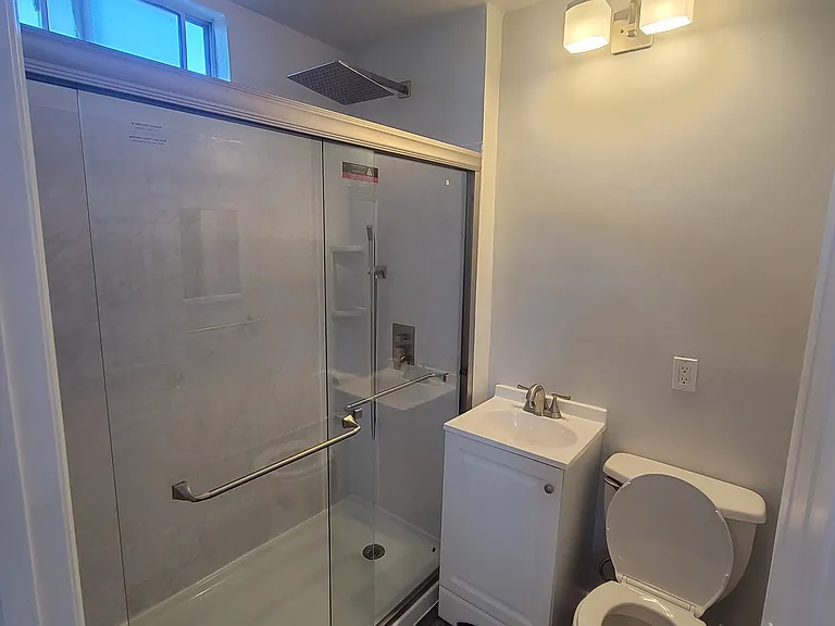 2550 Montrose Ave — Photo 10
