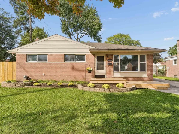 35831 Rewa St, Clinton Township, MI 48035